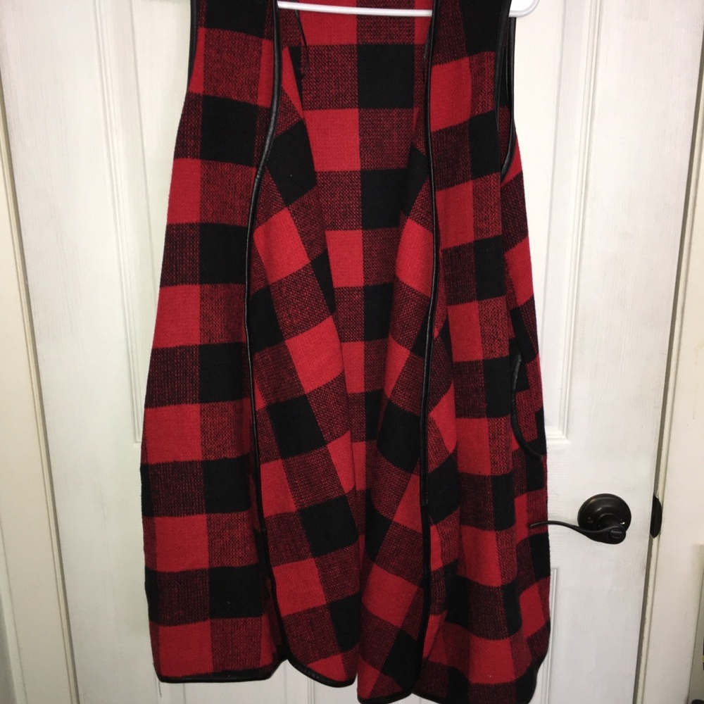 Checkerd vest